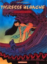 [ CLIQUEZ SUR LA COUVERTURE POUR LIRE LA CHRONIQUE ]